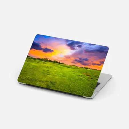Laptop-Aufkleber sonnenuntergang über grüner wiese – Wallnifity®