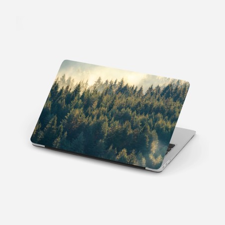 Laptop-Aufkleber nebliger kiefernwald im morgenlicht – Wallnifity®
