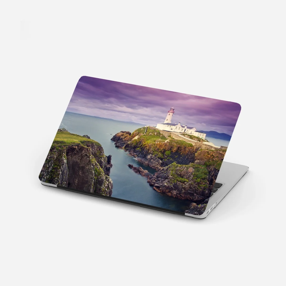 Laptop-Aufkleber lila leuchtturm an steiler küste – Wallnifity® Laptop-Aufkleber lila leuchtturm an steiler küste – Wallnifity®
