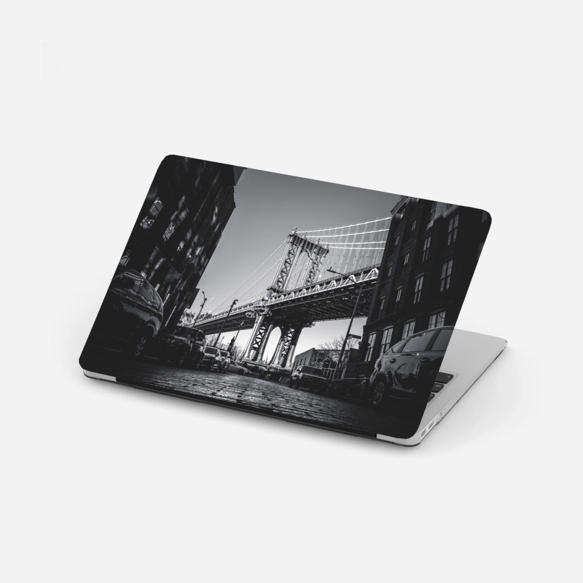 Laptop-Aufkleber Manhattan brücke perspektive über kopfsteinpflaster – Wallnifity®