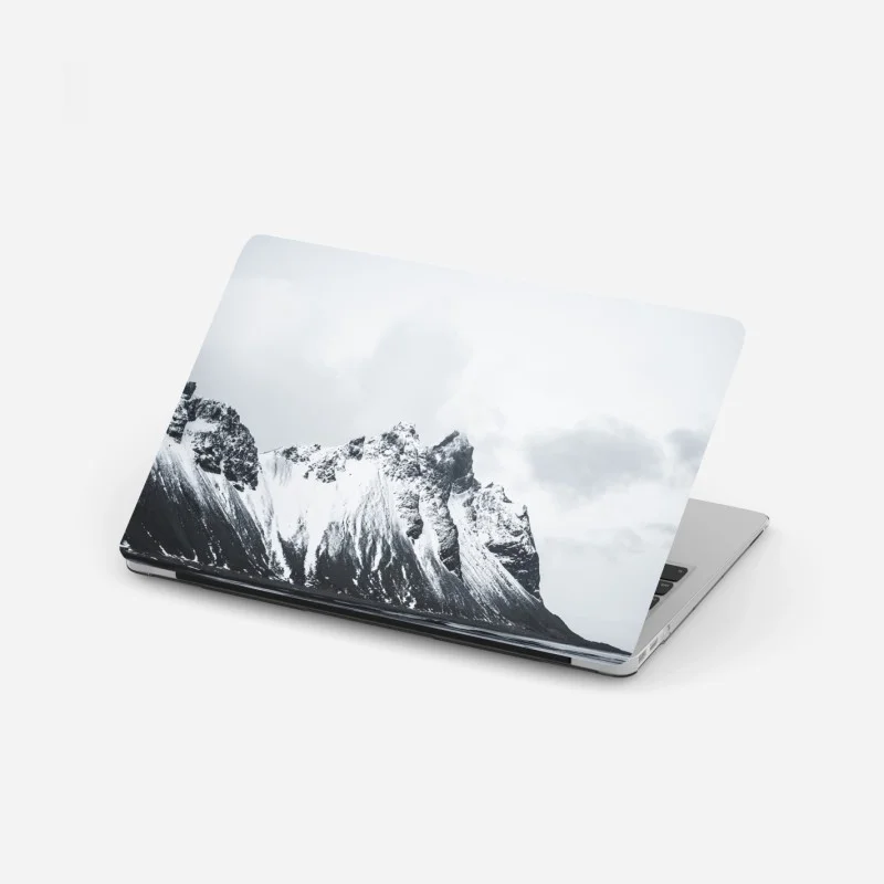 Laptop-Aufkleber ruhige schneebedeckte berglandschaft am meer