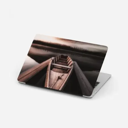 Laptop-Aufkleber nebliges boot am bergsee – Wallnifity®