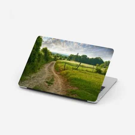 Laptop-Aufkleber sonniger landweg durch grüne wiesen – Wallnifity®