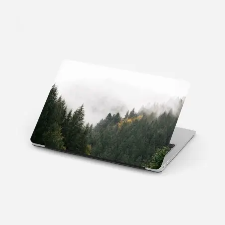 Laptop-Aufkleber nebliger bergwald im dunst – Wallnifity®