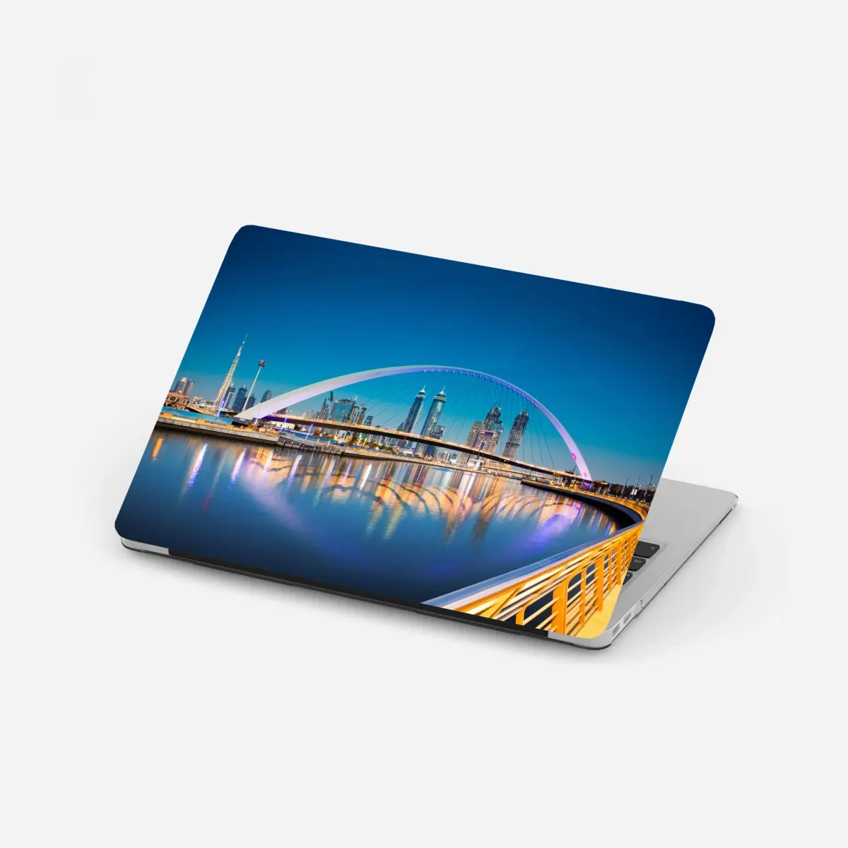 Laptop-Aufkleber Dubai skyline bei nacht mit beleuchteter brücke – Wallnifity®