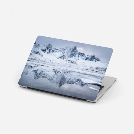 Laptop-Aufkleber verschneite bergspiegelung in Norwegen – Wallnifity®