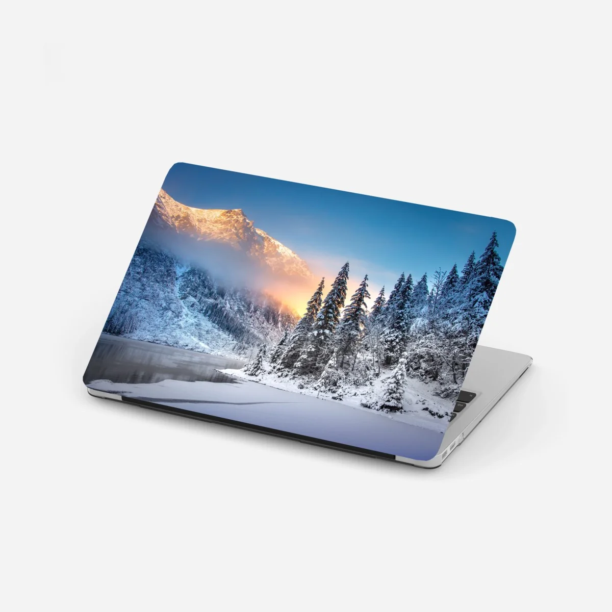 Laptop-Aufkleber winterlicher sonnenaufgang am Morskie Oko – Wallnifity® Laptop-Aufkleber winterlicher sonnenaufgang am Morskie Oko – Wallnifity®