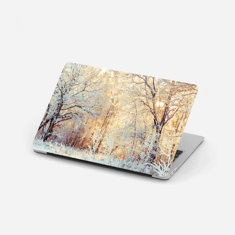 Laptop-Aufkleber wintersonne im verschneiten wald – Wallnifity®