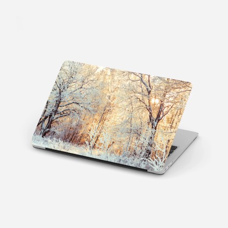 Laptop-Aufkleber wintersonne im verschneiten wald – Wallnifity®