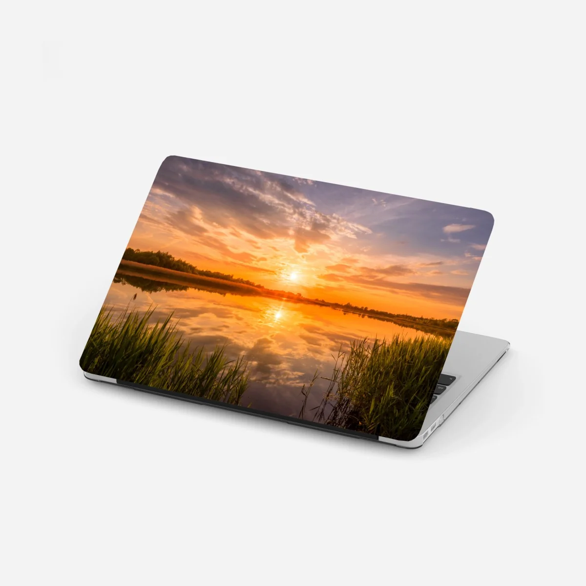 Laptop-Aufkleber goldener sonnenuntergang über idyllischem see – Wallnifity® Laptop-Aufkleber goldener sonnenuntergang über idyllischem see – Wallnifity®