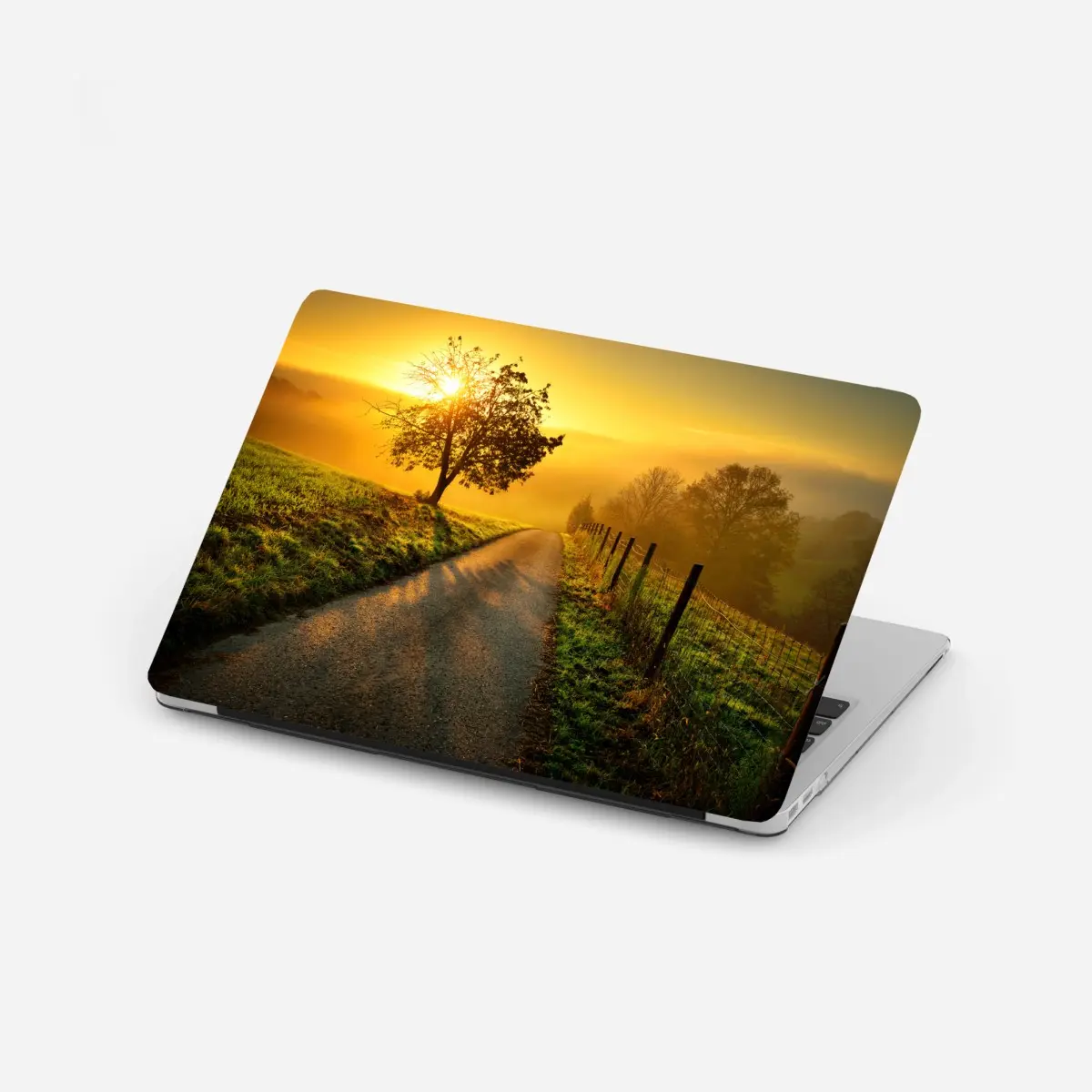 Laptop-Aufkleber sonnenbeschienener landweg durch die morgenwiese – Wallnifity® Laptop-Aufkleber sonnenbeschienener landweg durch die morgenwiese – Wallnifity®