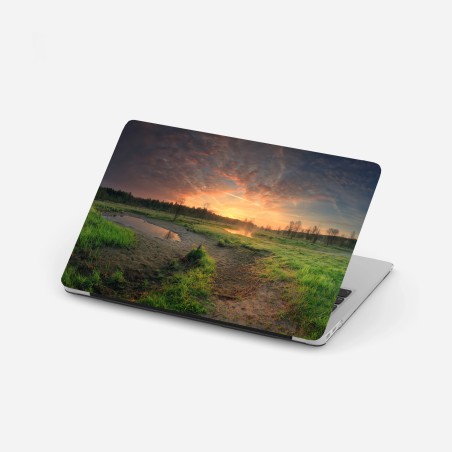 Laptop-Aufkleber sonnenuntergang über einer ruhigen wiese – Wallnifity®
