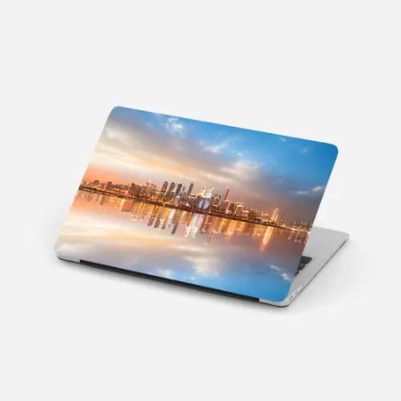 Laptop-Aufkleber stadtsilhouette im spiegelbild bei dämmerung – Wallnifity®