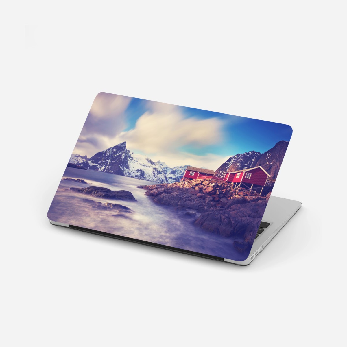 Laptop-Aufkleber küstengebirge mit roten hütten – Wallnifity®