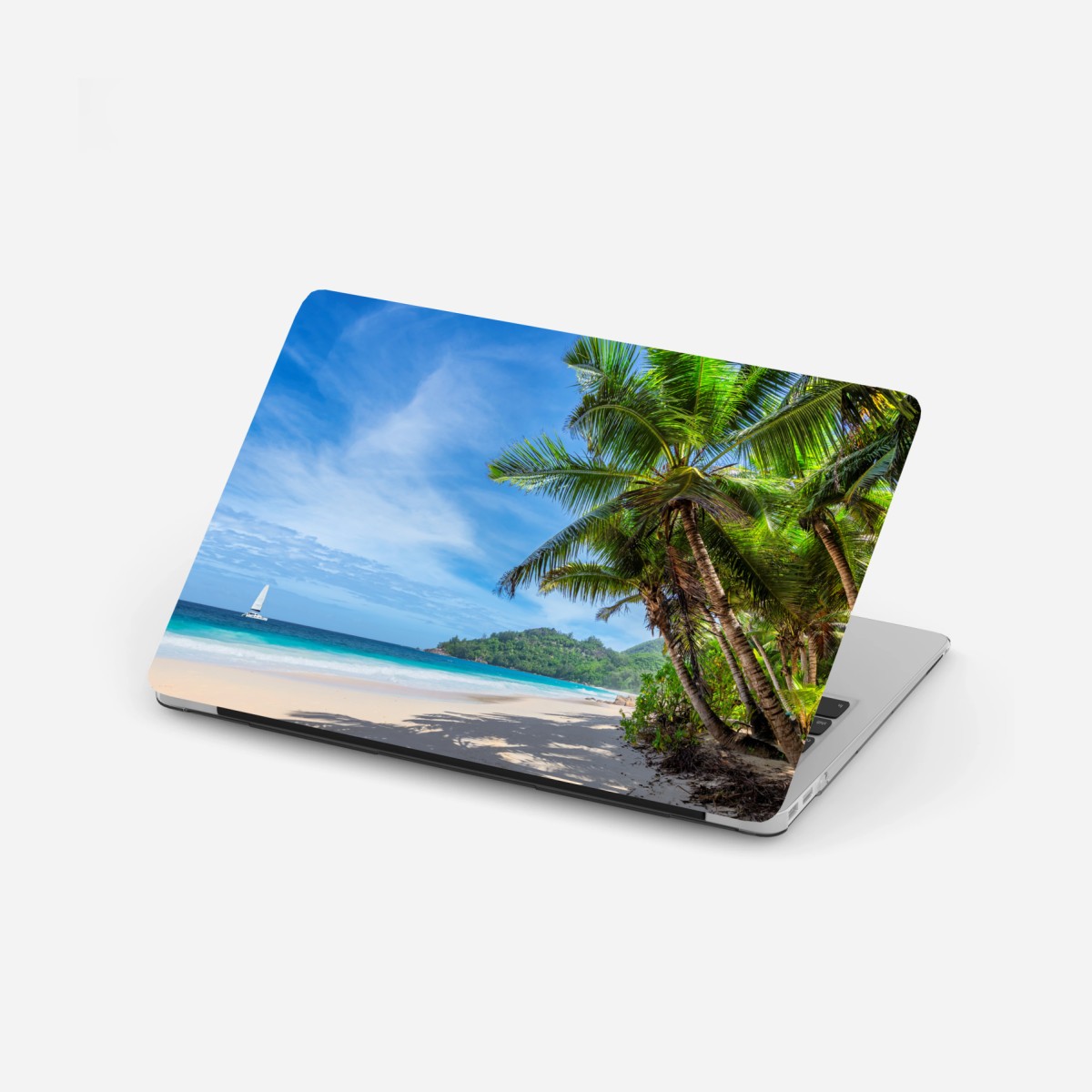 Laptop-Aufkleber tropischer strand mit palmen und segelboot – Wallnifity®