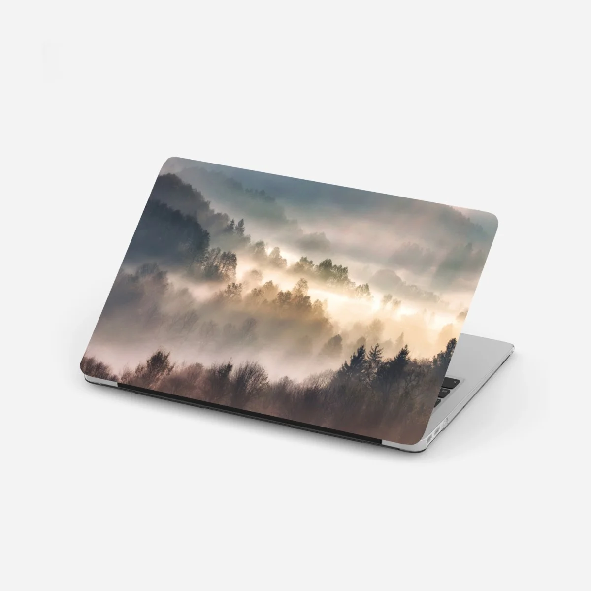 Laptop-Aufkleber nebliger wald im morgengrauen – Wallnifity® Laptop-Aufkleber nebliger wald im morgengrauen – Wallnifity®