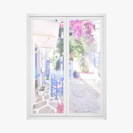 Fensteraufkleber sonnige gasse mit blauen stühlen – Wallnifity®