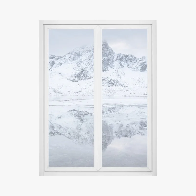 Fensteraufkleber verschneite bergspiegelung in Norwegen