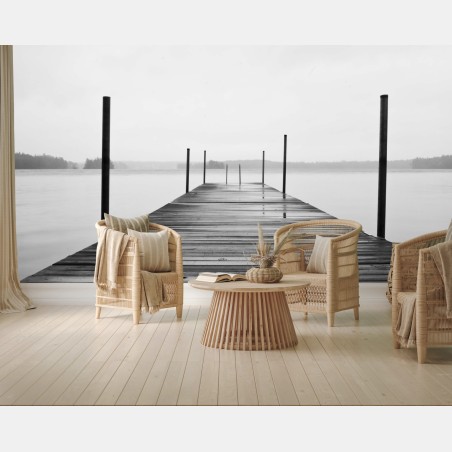 Fototapete nebliger steg am see in monochrom – Wallnifity®