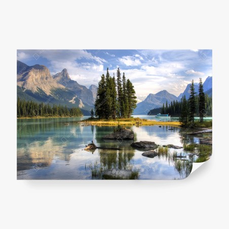 Fototapete ruhiger alpensee mit insel und bergen – Wallnifity®