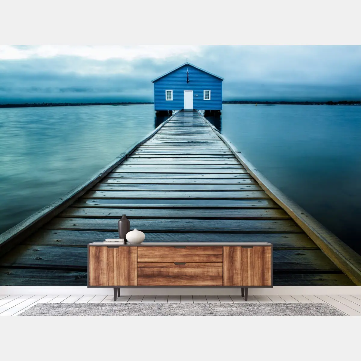 Fototapete blaues bootshaus am ende des stegs – Wallnifity®