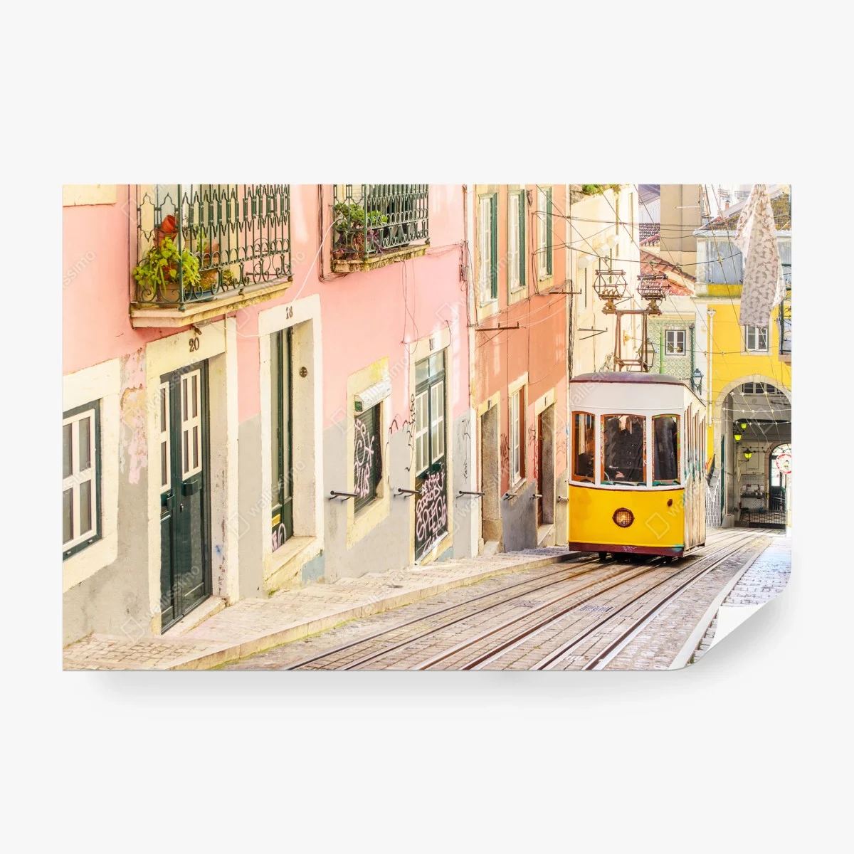 Fototapete sonnige Lissabon straßenbahn in pastellfarben – Wallnifity®