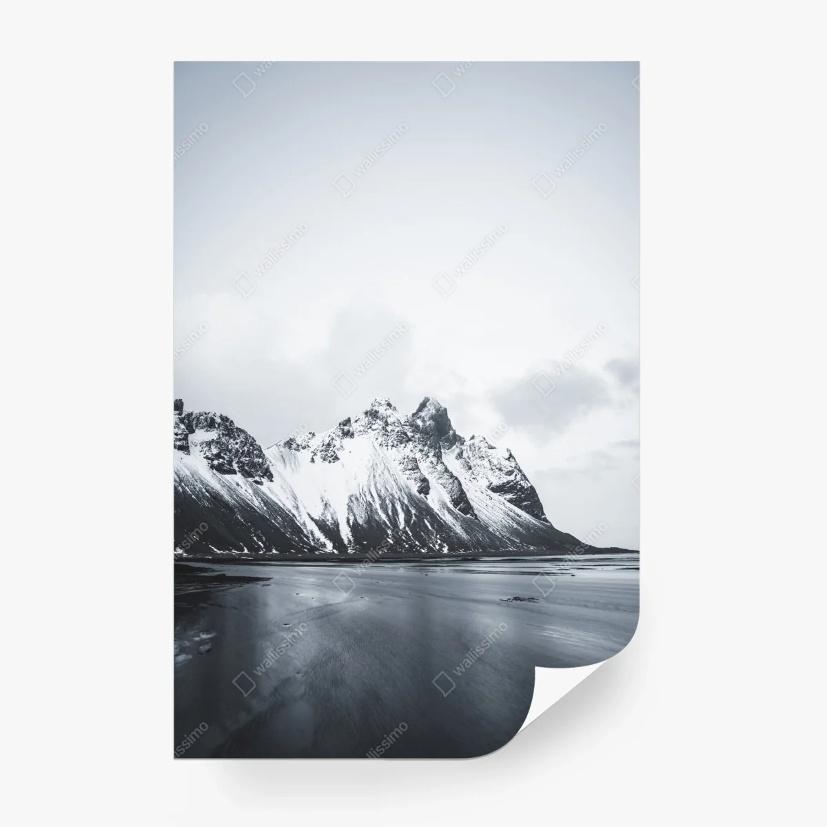 Fototapete ruhige schneebedeckte berglandschaft am meer – Wallnifity®