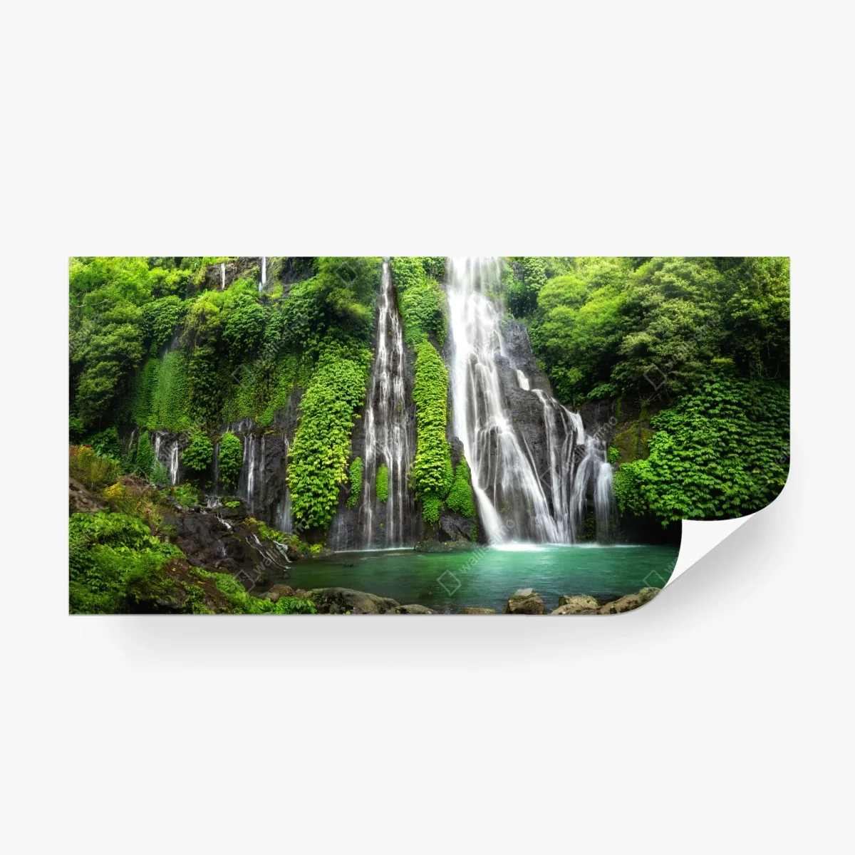 Fototapete ruhiger wasserfall im smaragdgrünen wald – Wallnifity® Fototapete ruhiger wasserfall im smaragdgrünen wald – Wallnifity®