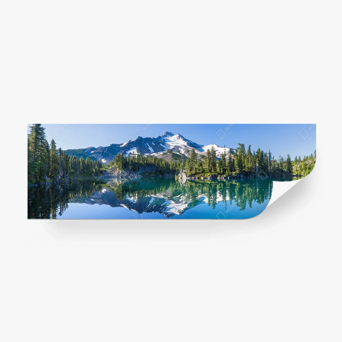 Fototapete ruhiger bergsee mit spiegelndem bergpanorama – Wallnifity®