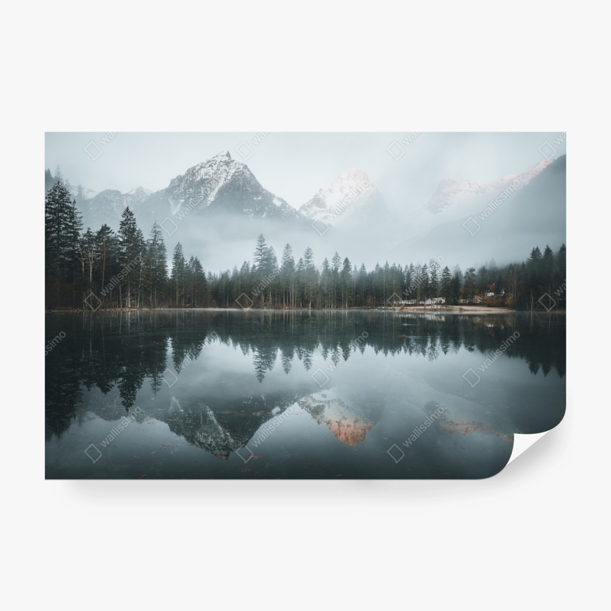 Fototapete neblige alpine spiegelung am ruhigen see – Wallnifity®