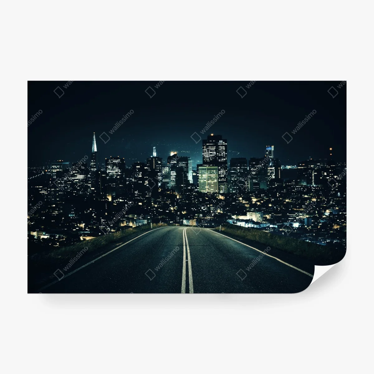 Fototapete straße zur beleuchteten stadtsilhouette bei nacht – Wallnifity®
