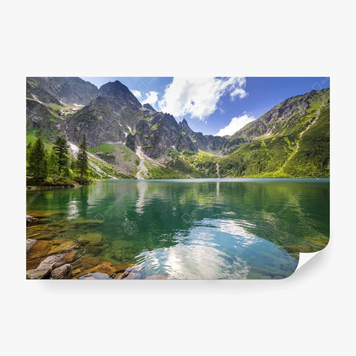 Fototapete ruhiger smaragdgrüner bergsee vor schroffen gipfeln – Wallnifity®