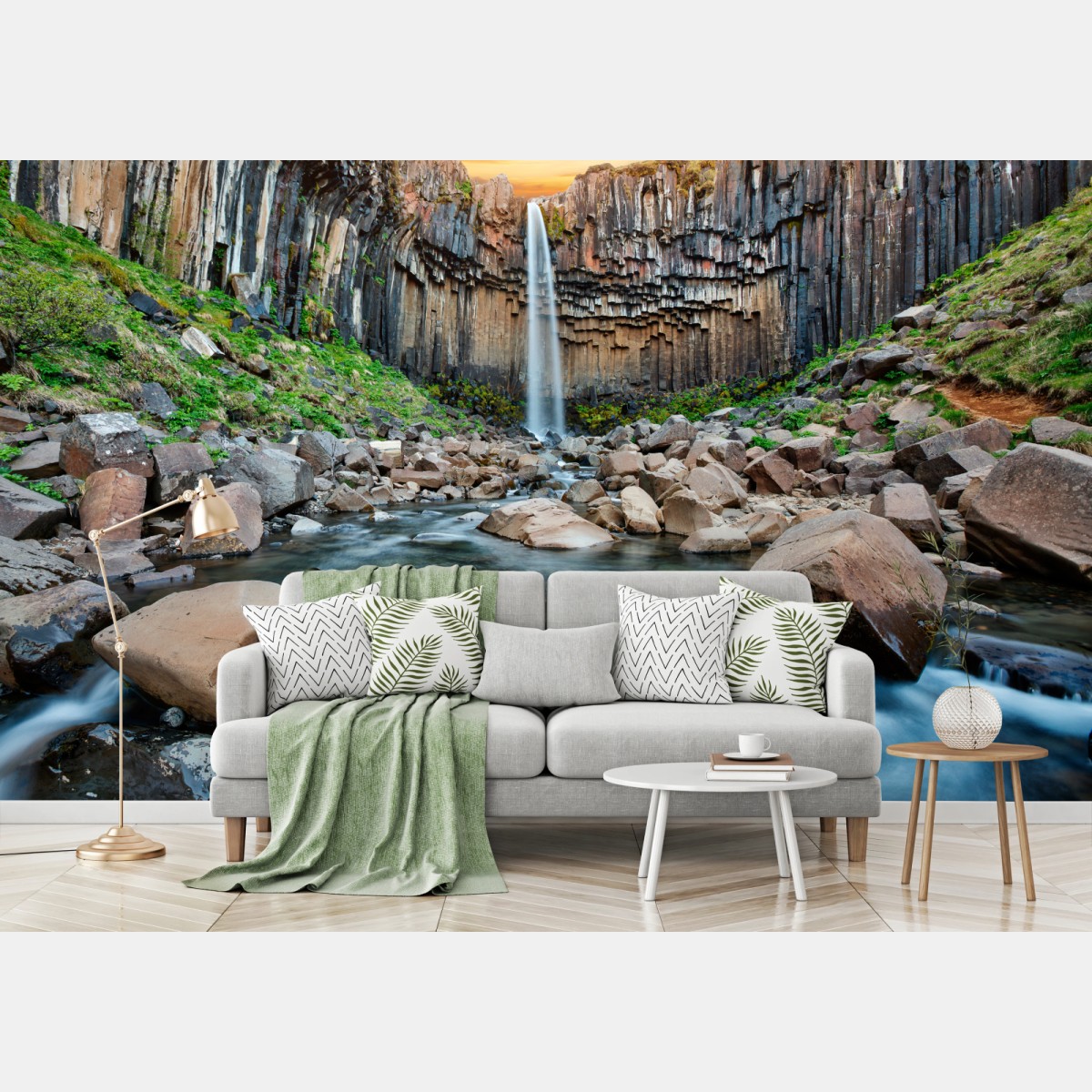 Fototapete dramatischer wasserfall zwischen basaltklippen – Wallnifity®