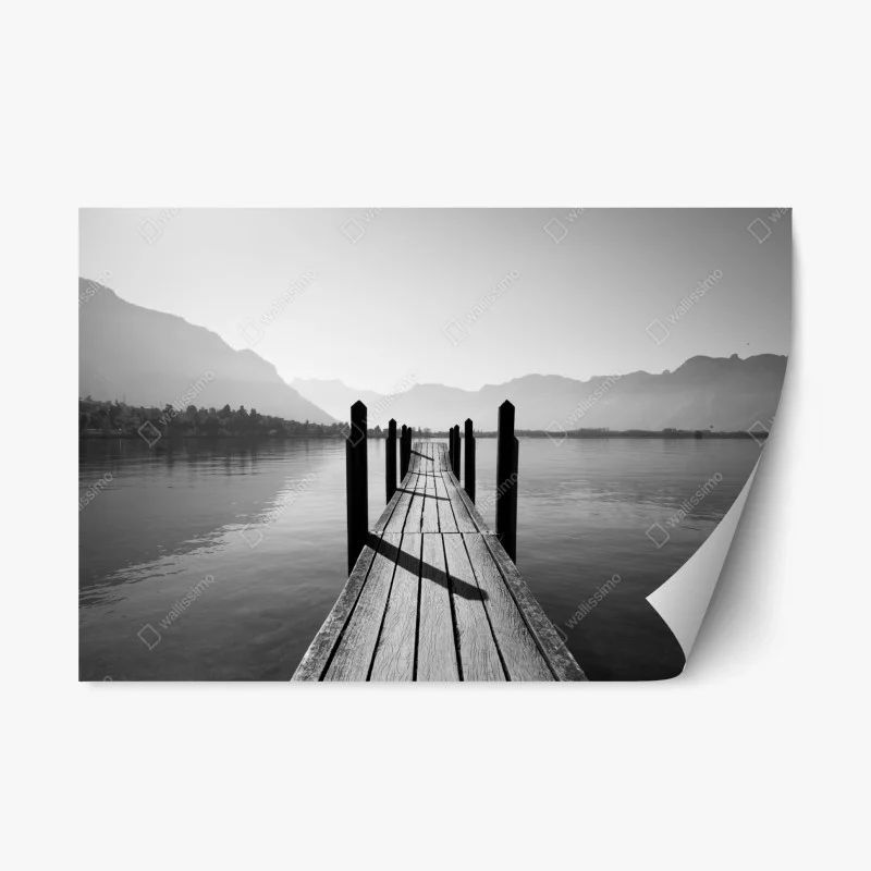 Repositionierbarer Aufkleber ruhiger steg am see in schwarzweiß
