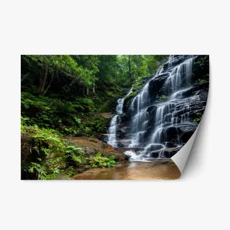 Repositionierbarer Aufkleber ruhiger wasserfall im wald – Wallnifity®