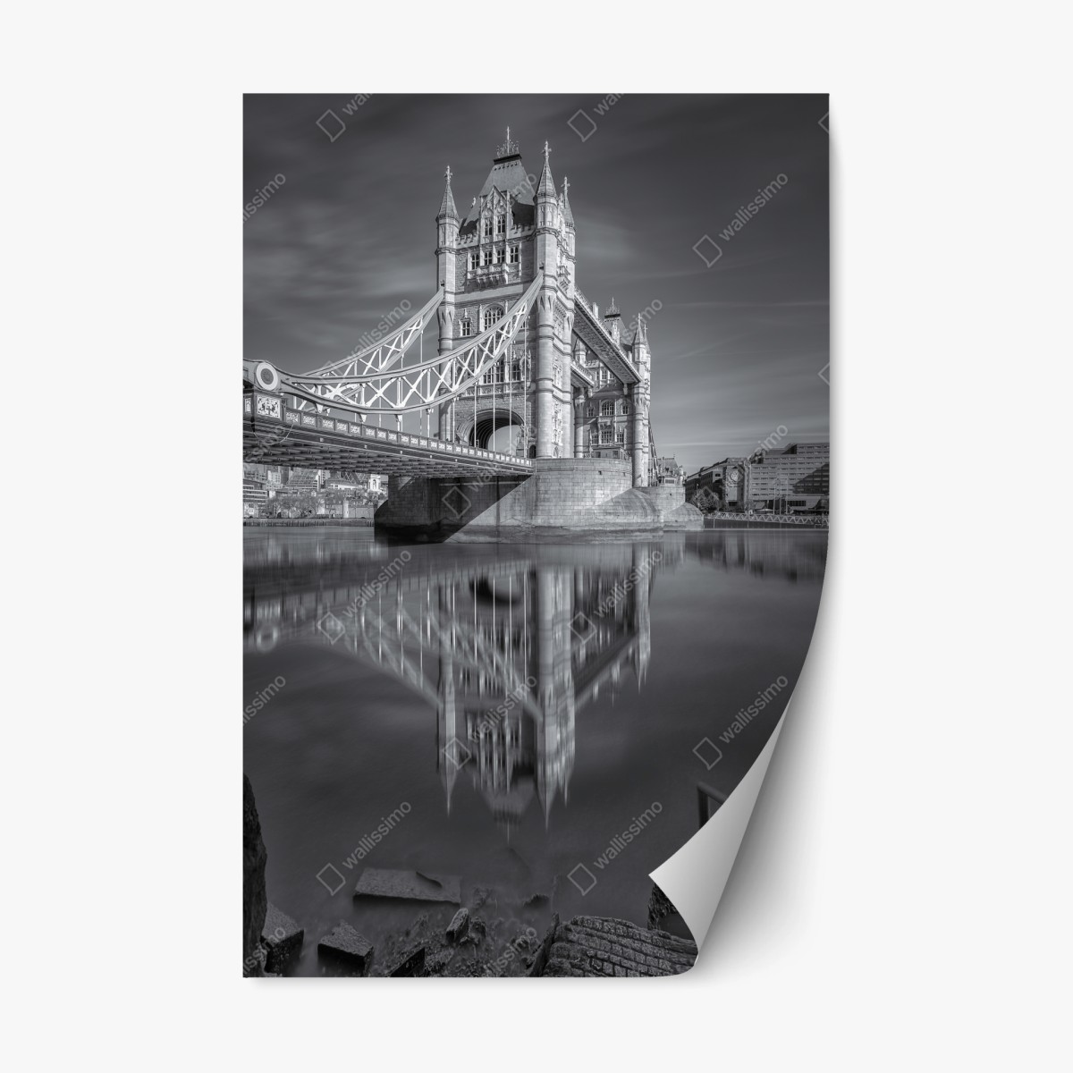 Repositionierbarer Aufkleber Tower Bridge reflektiert in schwarzweiß – Wallnifity®