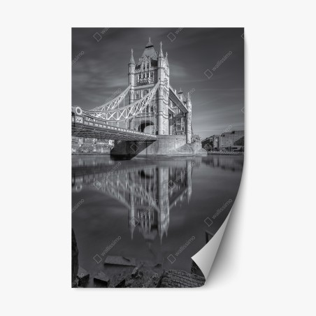 Repositionierbarer Aufkleber Tower Bridge reflektiert in schwarzweiß – Wallnifity®