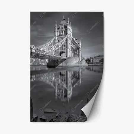 Repositionierbarer Aufkleber Tower Bridge reflektiert in schwarzweiß – Wallnifity®