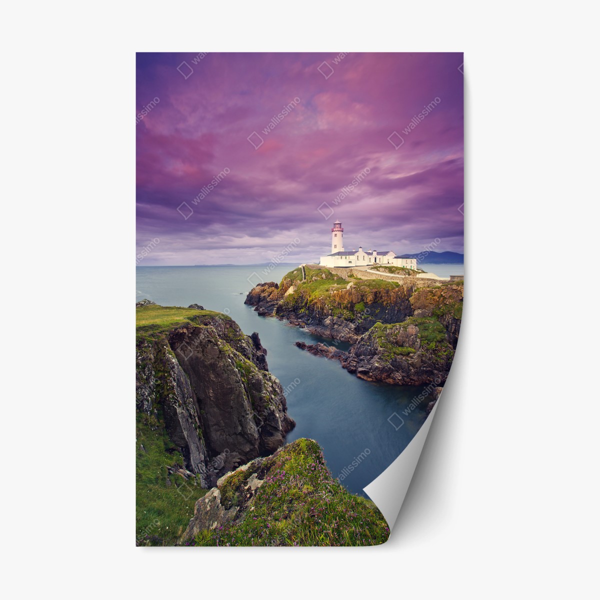 Repositionierbarer Aufkleber lila leuchtturm an steiler küste – Wallnifity®