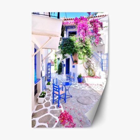 Repositionierbarer Aufkleber sonnige gasse mit blauen stühlen – Wallnifity®