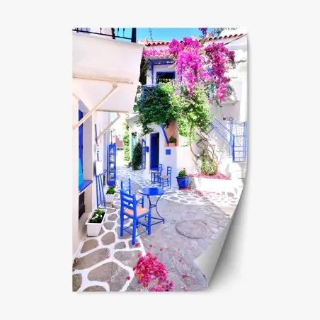 Repositionierbarer Aufkleber sonnige gasse mit blauen stühlen – Wallnifity®