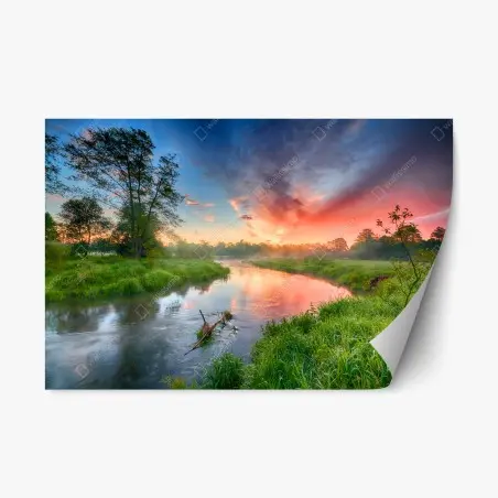 Repositionierbarer Aufkleber sonnenaufgang über einem nebligen flussufer – Wallnifity®