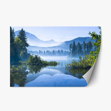 Repositionierbarer Aufkleber nebliger bergsee mit spiegelnder oberfläche – Wallnifity®