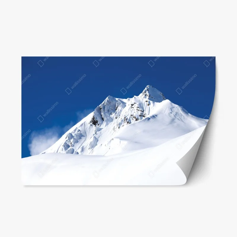Repositionierbarer Aufkleber verschneite alpenspitze unter tiefblauem himmel
