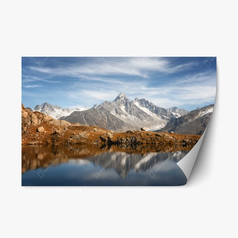 Repositionierbarer Aufkleber ruhige alpenberge im see gespiegelt