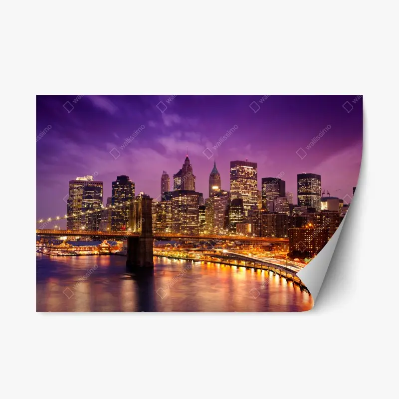 Repositionierbarer Aufkleber violette skyline über leuchtender stadt und brücke