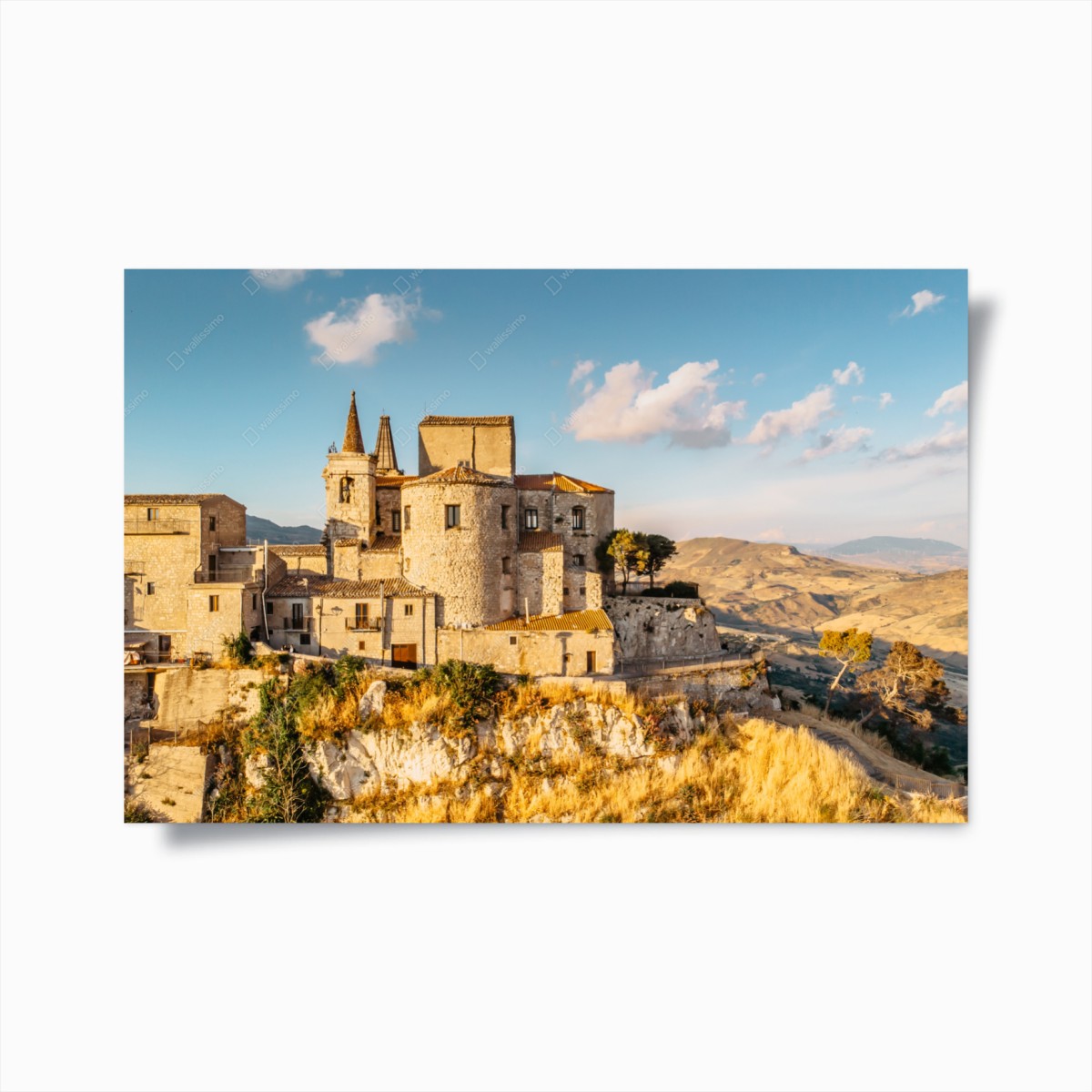 Poster sonnenverwöhntes hügeldorf über sanften hügeln – Wallnifity® Poster sonnenverwöhntes hügeldorf über sanften hügeln – Wallnifity®