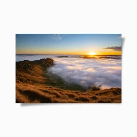 Poster sonnenaufgang über nebeligem bergtal – Wallnifity®