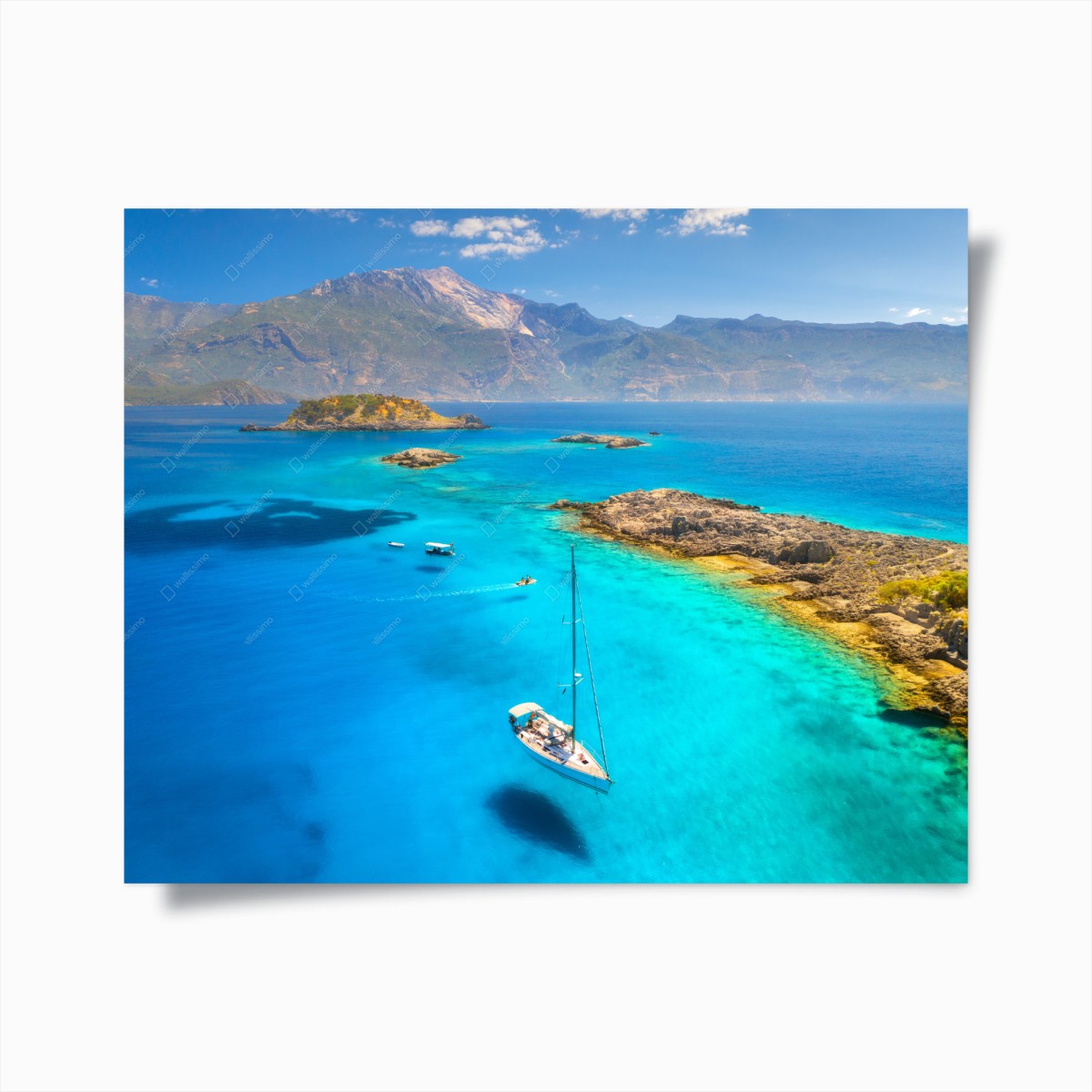Poster türkisfarbenes mediterranes meer mit segelboot – Wallnifity®