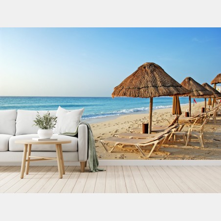 Fototapete tropischer strand mit strohsonnenschirmen – Wallnifity®